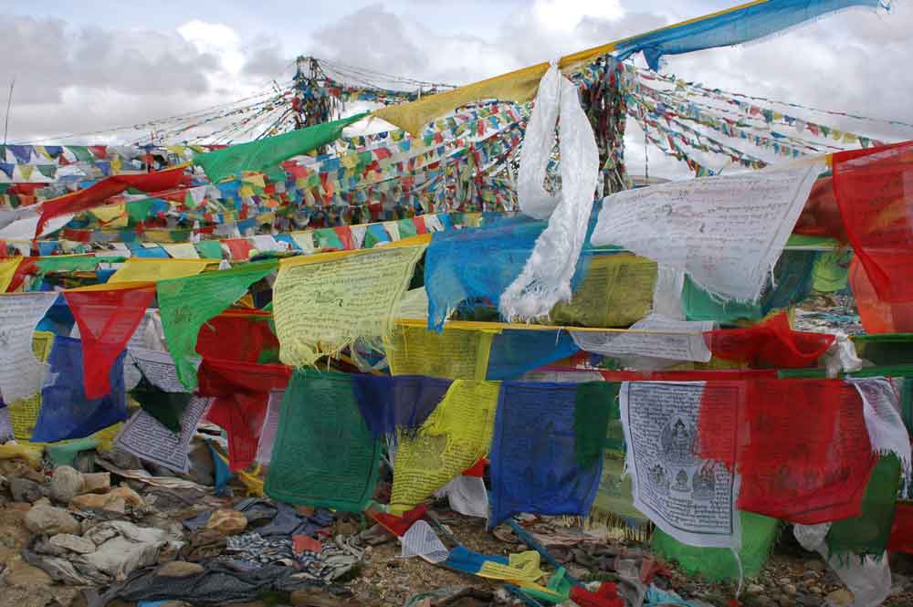 89 - Tibet - altitud 5000 m. banderitas ceremoniales